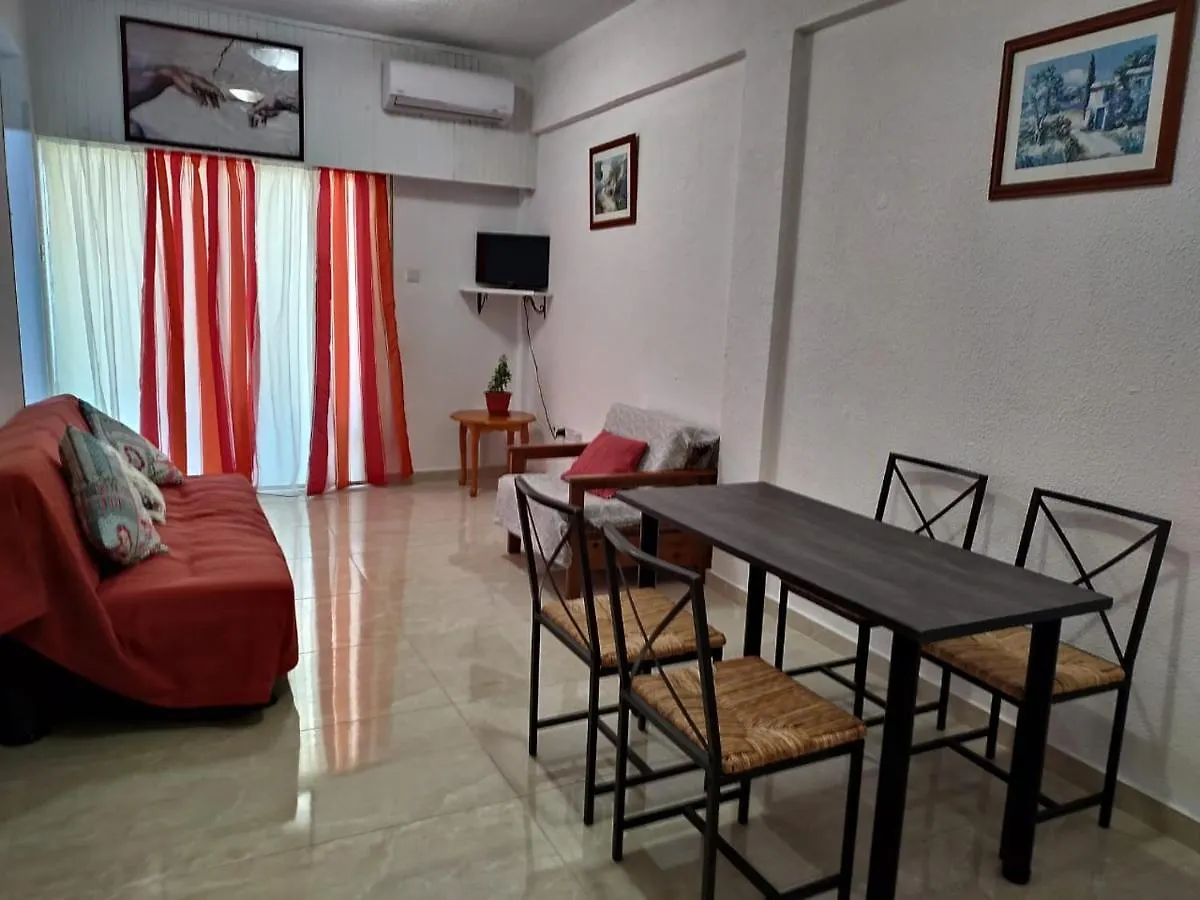 Mikis' 1 Bedroom Near The Beach And City Center Larnaca