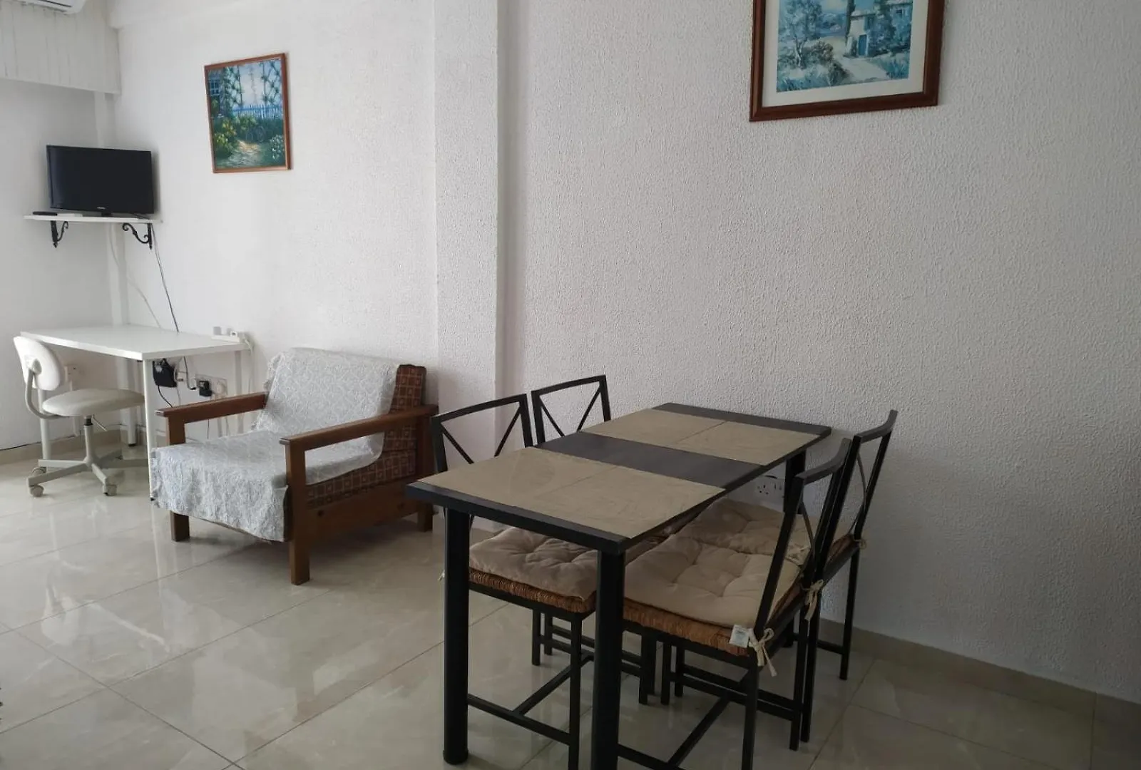 Mikis' 1 Bedroom Near The Beach And City Center Larnaca Chypre